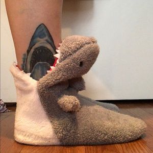 🌟Moving Sale🌟 Shark slippers 🦈